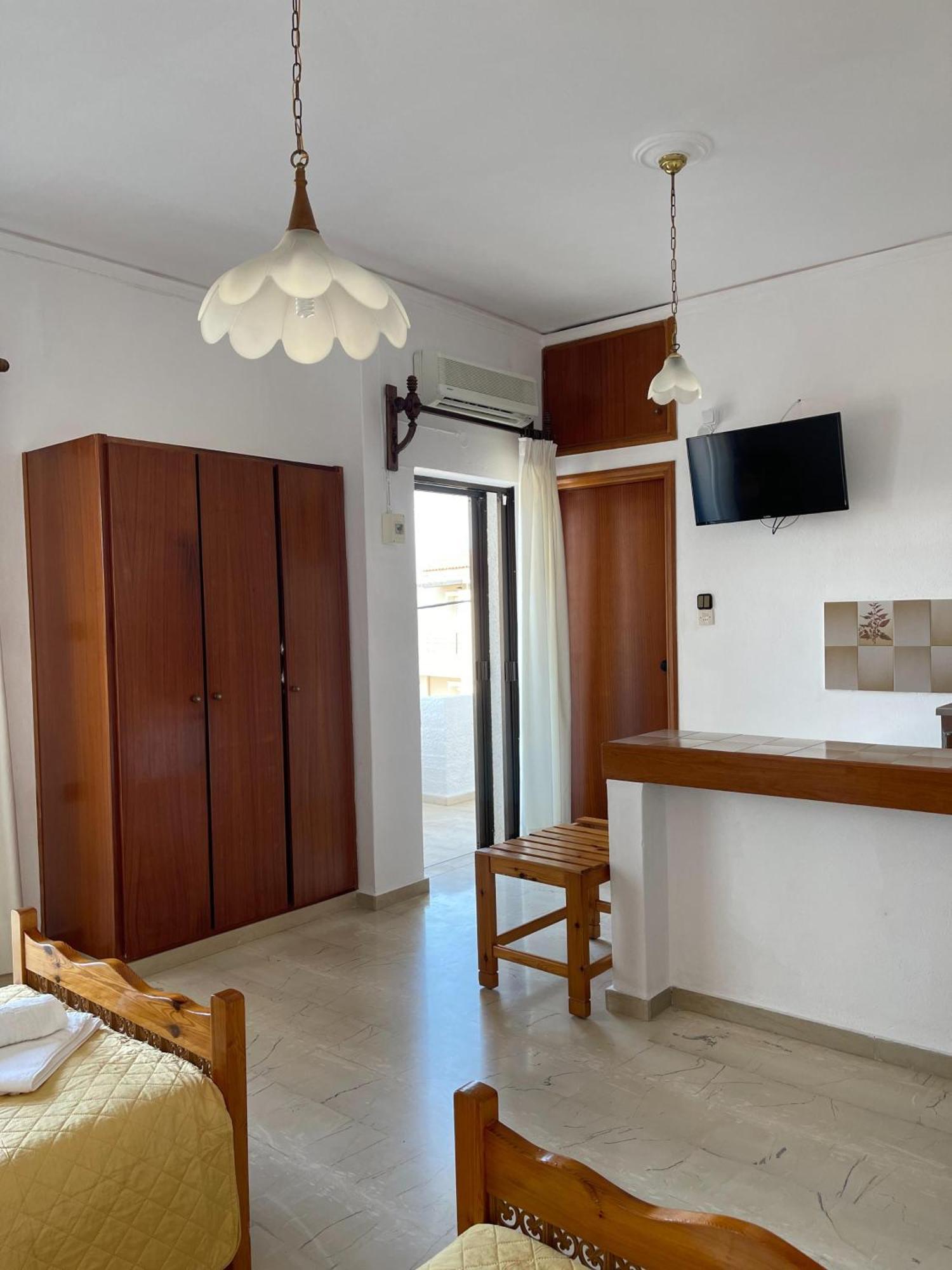 Aeolos Apartments 科林瓦里奥 外观 照片
