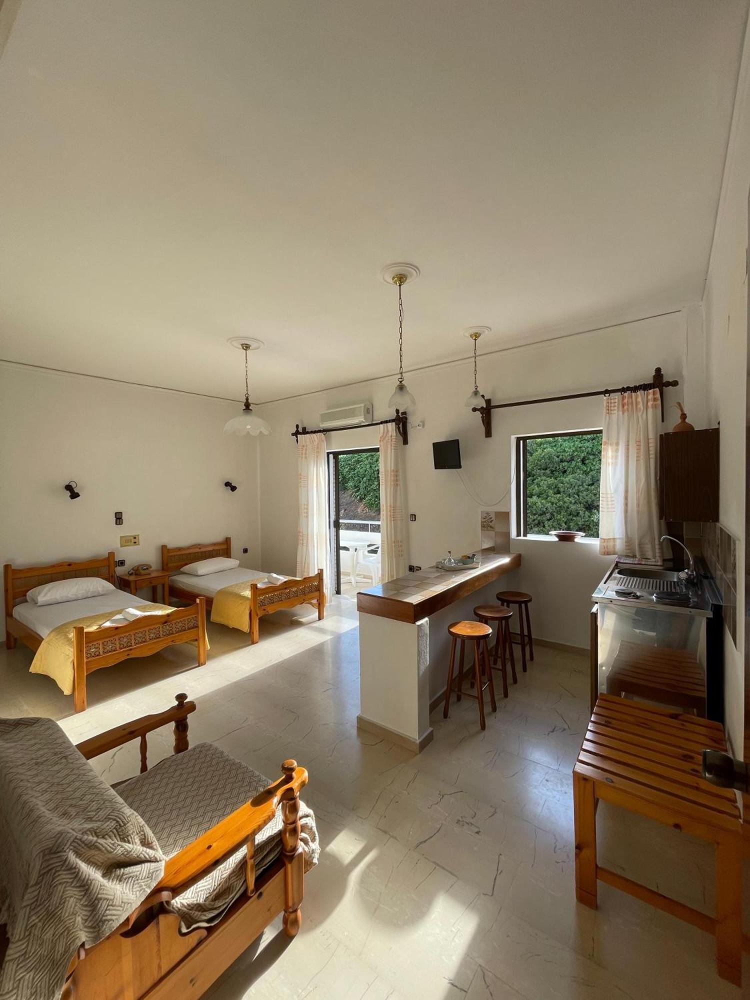 Aeolos Apartments 科林瓦里奥 外观 照片