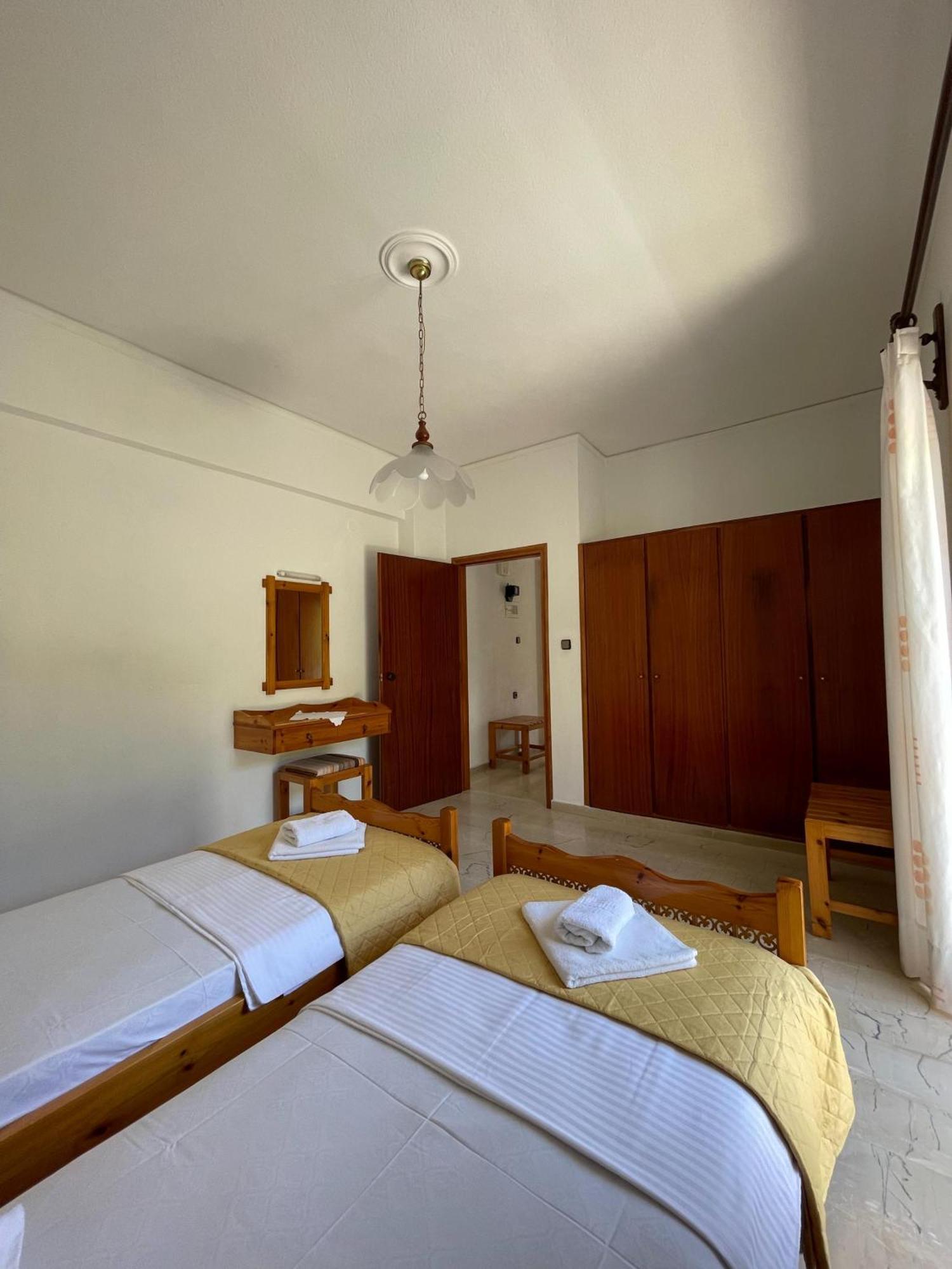 Aeolos Apartments 科林瓦里奥 外观 照片