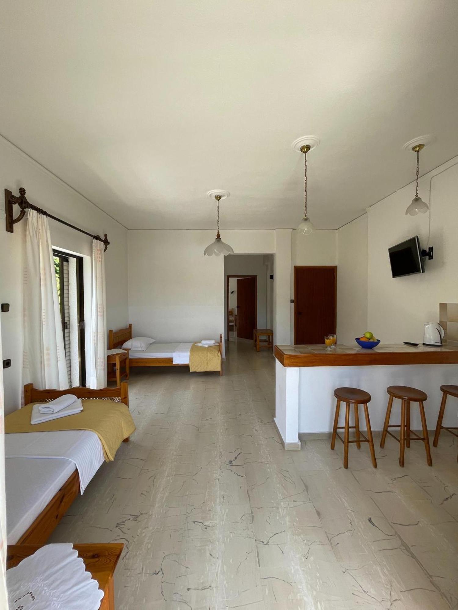 Aeolos Apartments 科林瓦里奥 外观 照片