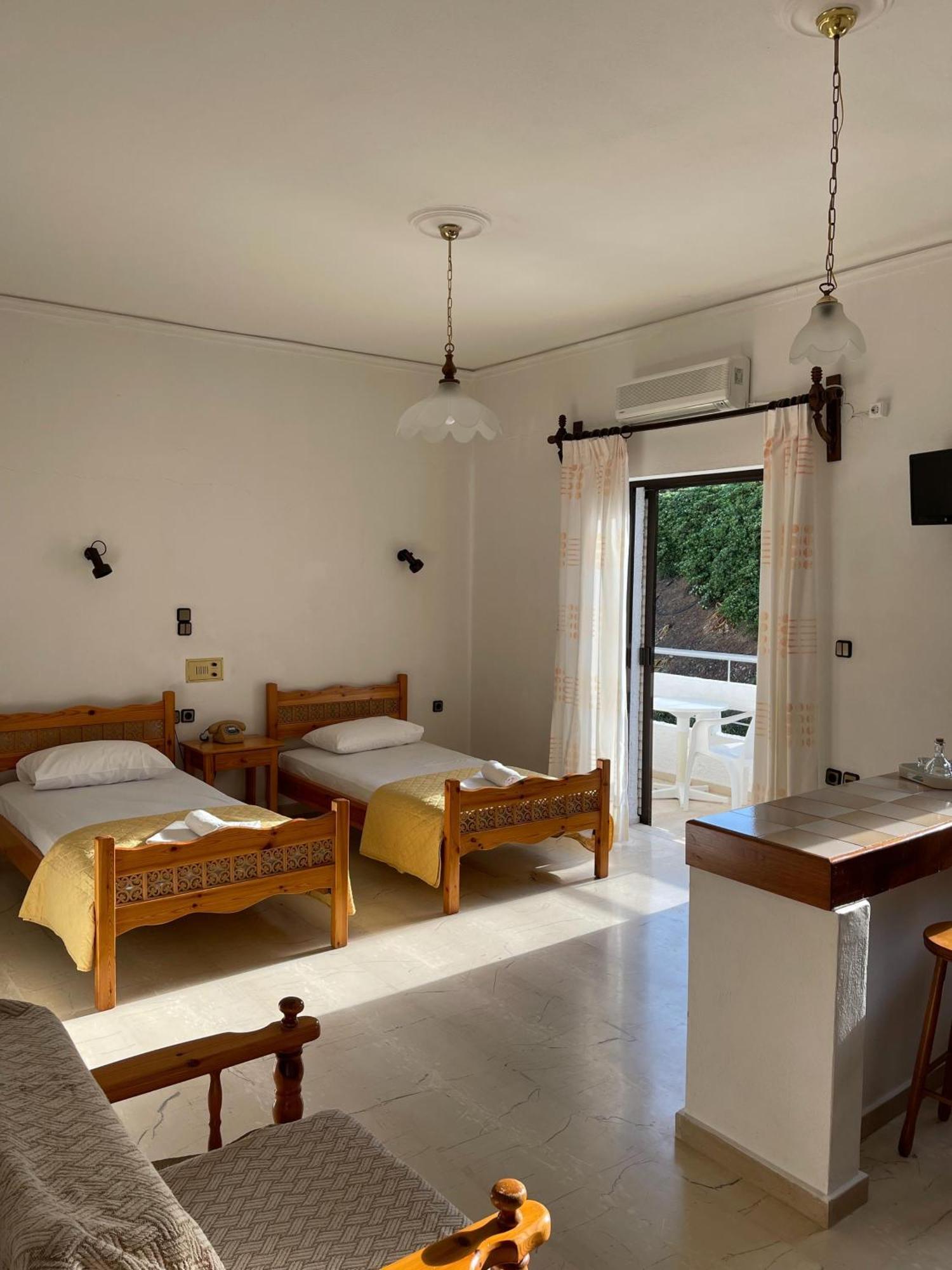 Aeolos Apartments 科林瓦里奥 外观 照片