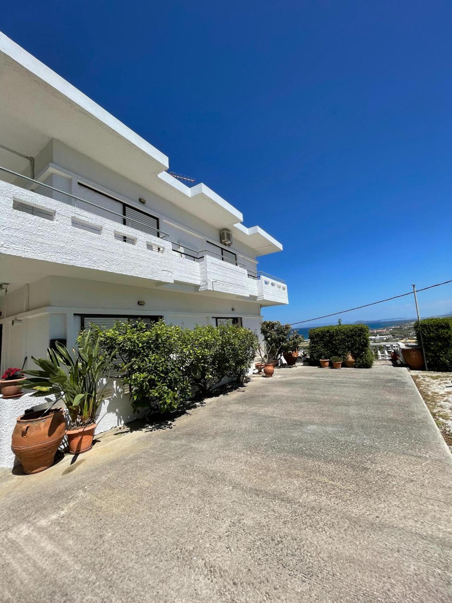Aeolos Apartments 科林瓦里奥 外观 照片