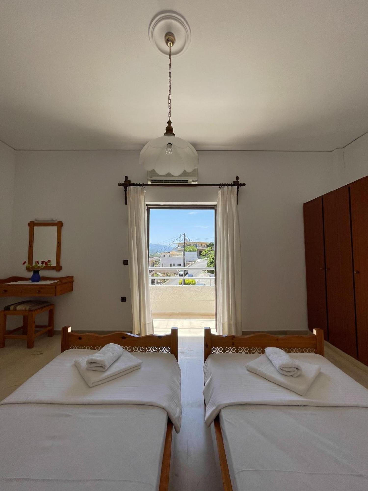 Aeolos Apartments 科林瓦里奥 外观 照片
